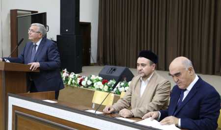 Rektor sirtqi ta’lim talabalarining e’tirozlarini tingladi