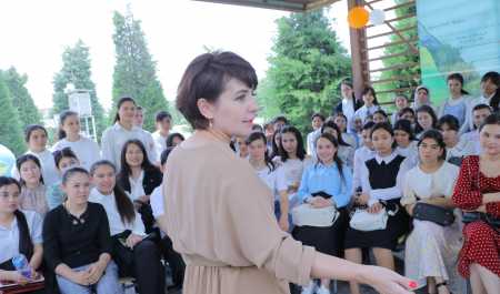Matematik qizlar bilan samarali va kreativ muloqot o‘tkazildi