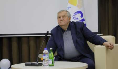 Rektor va yoshlar uchrashuvi